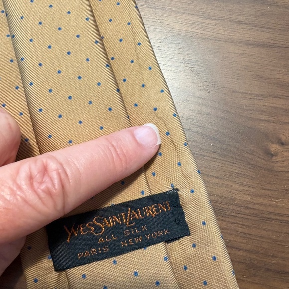 Yves Saint Laurent 100% silk tie - tan color with blue dots - Picture 6 of 6